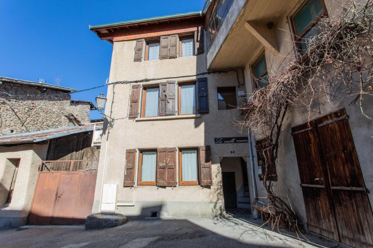 L'Ecureuil Dans La Vieille Maison Centre Ville D'Эмбрён Экстерьер фото